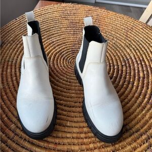 Shoe the bear 9 Elegant White and Black Chelsea Boots
